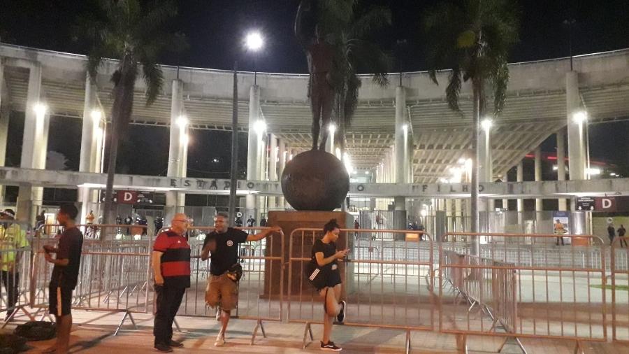 Setor Norte, onde ficam as organizadas do Flamengo, estava sendo vendido a R$ 500 pelos cambistas - Alexandre Araújo/UOL