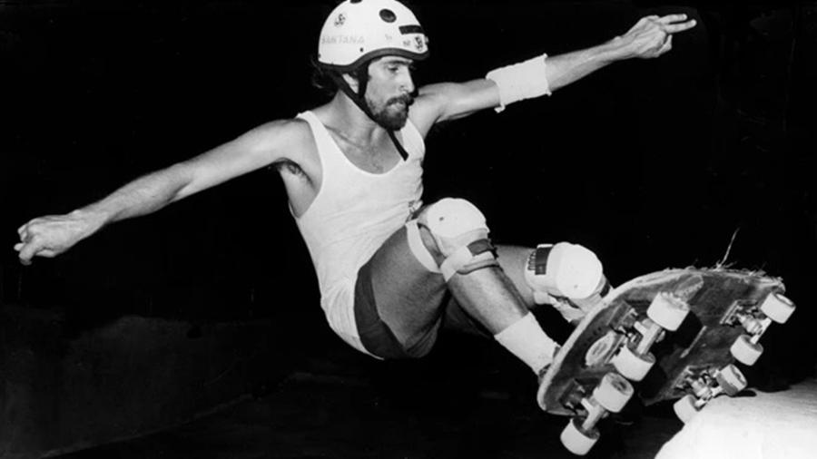 O skatista pioneiro e lendário Cesinha Chaves em foto dos anos 80 em Campo Grande (RJ) - Arquivo Pessoal
