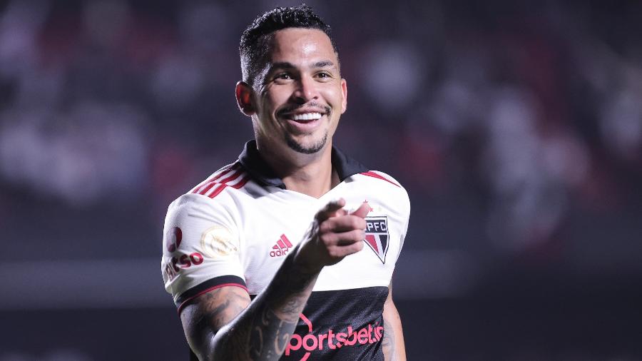 Luciano, do São Paulo, comemora gol contra o Avaí pelo Brasileirão - Ettore Chiereguini/AGIF