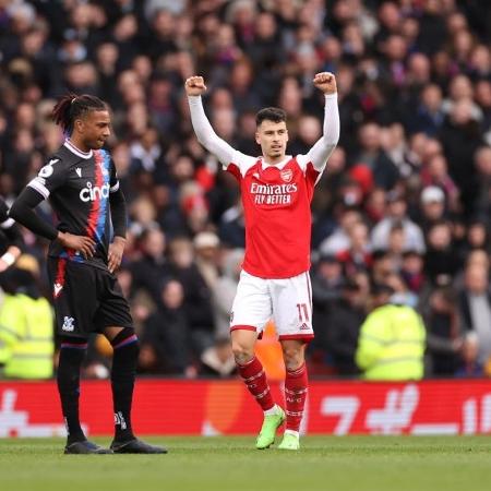 Gabriel Martinelli comemora gol marcado contra o Crystal Palace - Ryan Pearse/Getty Images