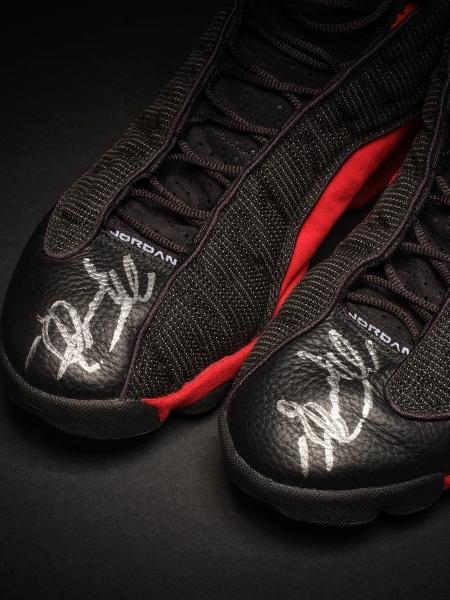 Air Jordan XIII assinado e usado por Michael Jordan vai a leilão - Divulgação/Sotheby"s