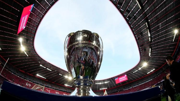 Taça da Liga dos Campeões na Allianz Arena, palco da final em 2025