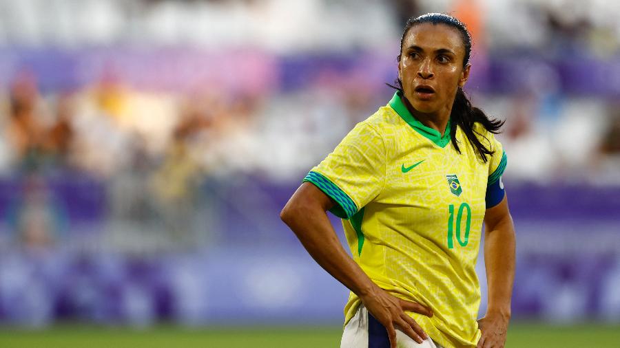 Marta, da seleção brasileira, em ação durante jogo contra a Nigéria nas Olimpíadas