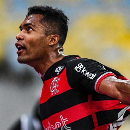 Jogador será utilizado em uma linha defensiva ao lado de Fabrício Bruno e David Luiz - CELSO PUPO/FOTOARENA/FOTOARENA/ESTADÃO CONTEÚDO