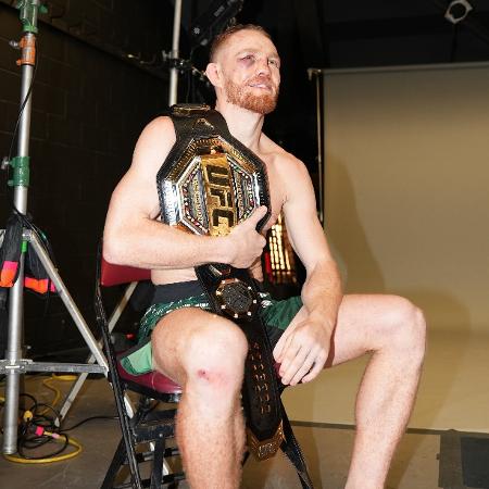 Jack Della Maddalena com cinturão do UFC 315 - Divulgação/UFC
