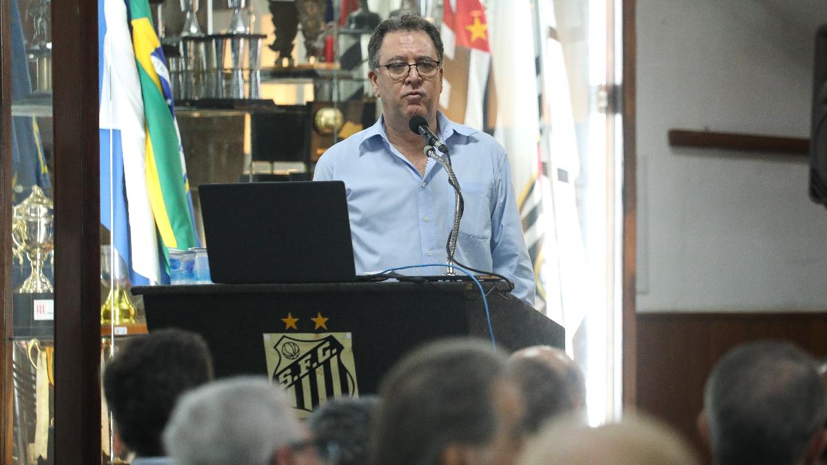 Conselheiros do Santos pedem reunião com Teixeira devido à crise financeira