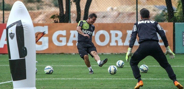 Com auxílio do João-bobo, Chiquinho treina com Victor na Cidade do Galo - Bruno Cantini/Clube Atlético Mineiro