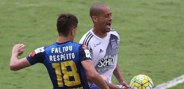Santos usou camisa para protestar por mudança de horário do jogo contra a Ponte Preta - DENNY CESARE/CÓDIGO19/ESTADÃO CONTEÚDO