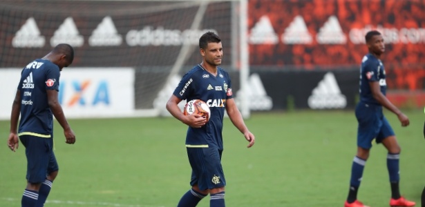 O meia Ederson foi o destaque do jogo-treino no CT Ninho do Urubu - Gilvan de Souza/ Flamengo