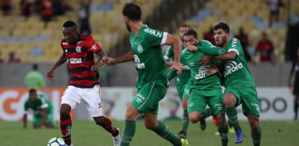 Marlos Moreno em ação pelo Flamengo em jogo contra a Chapecoense - Gilvan de Souza/Flamengo