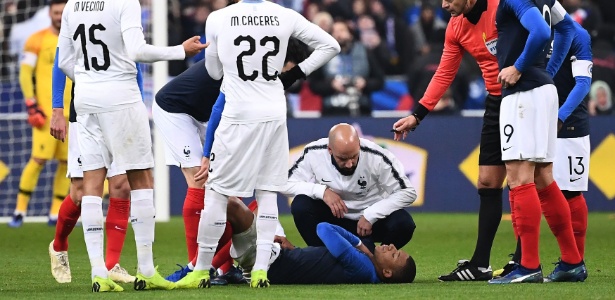 Mbappé sente lesão - Anne-Christine Poujoulat/AFP - Anne-Christine Poujoulat/AFP