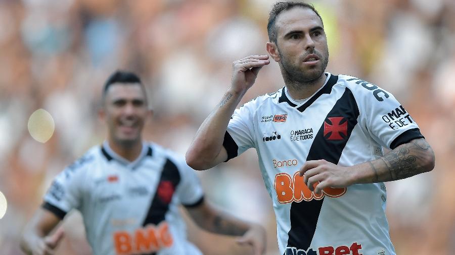 Bruno César converteu um gol de pênalti na vitória do Vasco sobre o Bangu por 2 a 1 no último domingo - Thiago Ribeiro/Agif