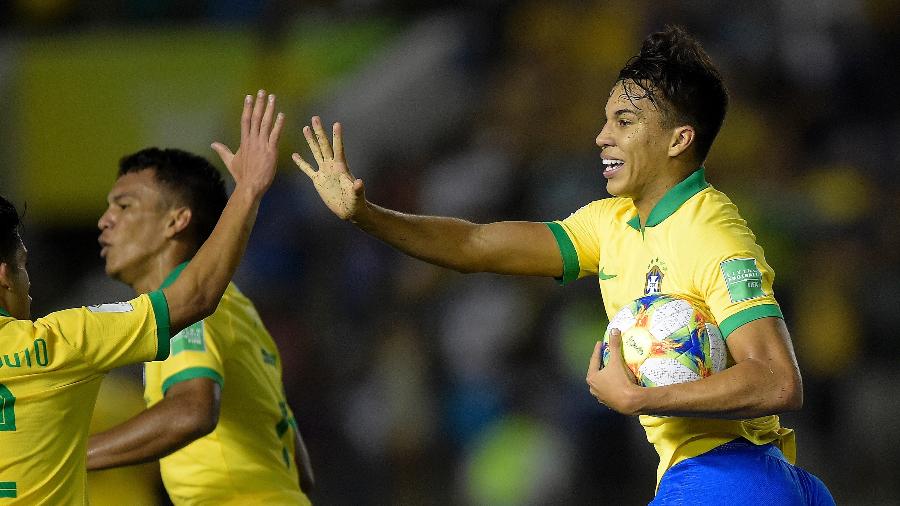 Kaio Jorge comemora gol do Brasil contra a França no Mundial sub-17 - Divulgação/CBF