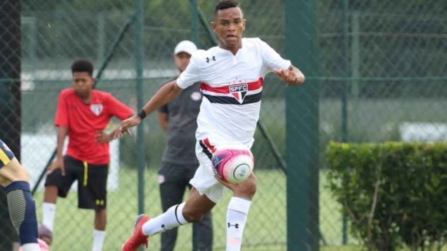 O centroavante Juan em ação pela equipe sub-17 do São Paulo - Igor Amorim/saopaulofc.net