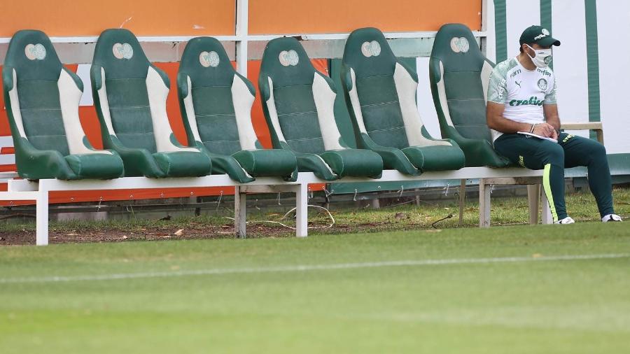 O técnico Abel Ferreira, durante treino do Palmeiras na Academia de Futebol - Cesar Greco