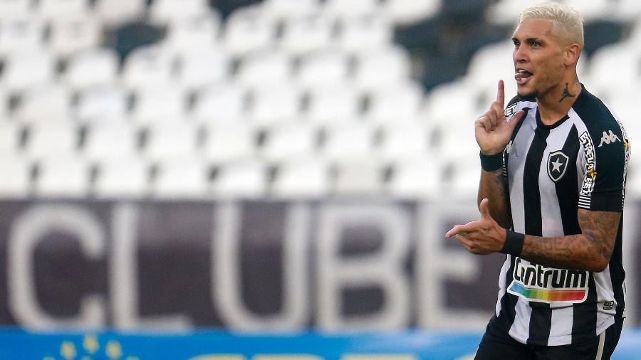 Rafael Navarro marcou duas vezes sobre o Náutico e chegou a 10 gols pelo Botafogo em 2021 - Vitor Silva/Botafogo FR