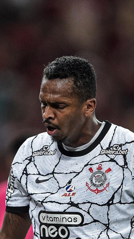 Ídolo do Corinthians, Jô anuncia aposentadoria do futebol 