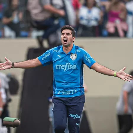 Palmeiras, de Abel Ferreira, arrasa Água Santa e é campeão