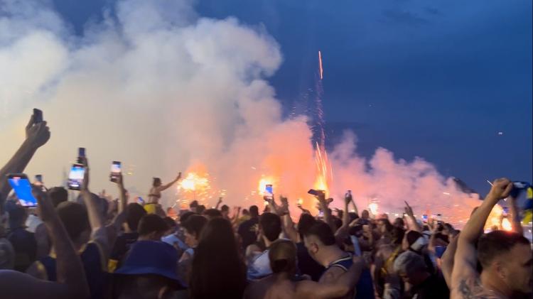 Torcida do Boca Juniors promove "Reveillon hermano" na noite de Copacabana