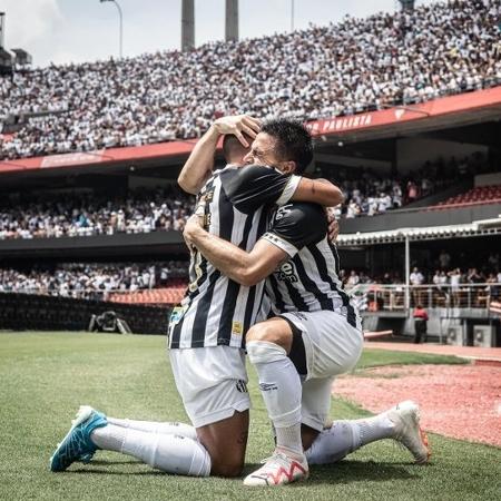 William Bigode comemora gol durante Santos x São Bernardo, pelo Paulistão