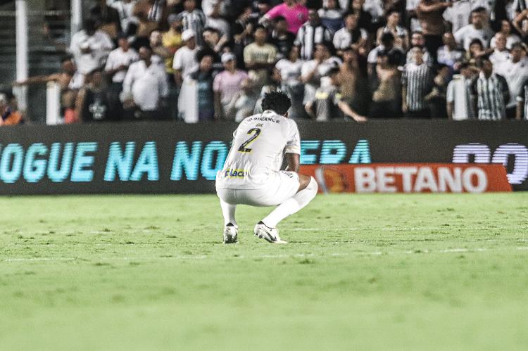Gil em jogo do Santos contra Portuguesa, na Vila Belmiro