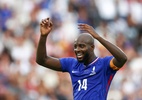 Deschamps sofre com desfalques na França e convoca estreante do Palace