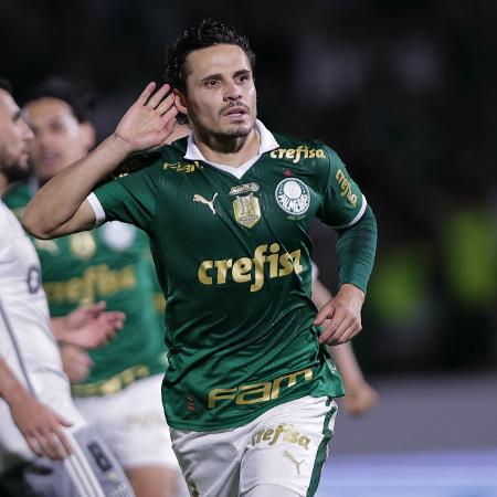 Raphael Veiga, do Palmeiras, celebra gol marcado em jogo pelo Brasileiro -  ETTORE CHIEREGUINI/AGIF - AGÊNCIA DE FOTOGRAFIA/AGIF - AGÊNCIA DE FOTOGRAFIA/ESTADÃO CONTEÚDO