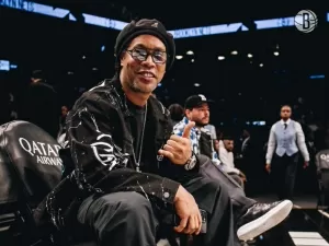 Ronaldinho Gaúcho 'troca' jogo da seleção por partida da NBA