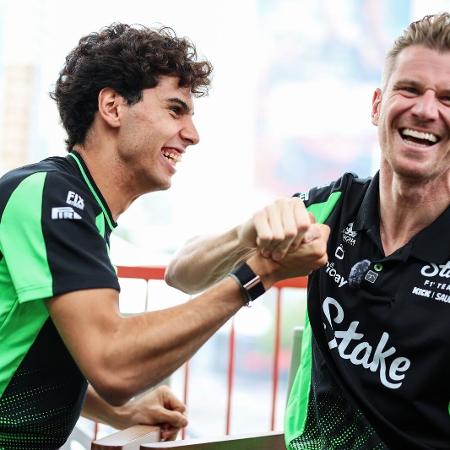 Gabriel Bortoleto e o companheiro Nico Hulkenberg se divertem no paddock Gabriel Bortoleto e o companheiro Nico Hulkenberg se divertem no paddock