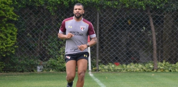 "Estou bastante animado", diz zagueiro após atividades físicas - Érico Leonan/São Paulo FC