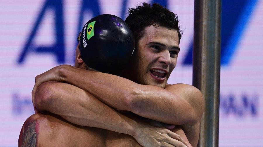 Time do Brasil comemora medalha de prata no revezamento 4x100m - MARTIN BUREAU/AFP
