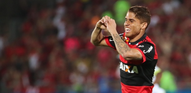 O volante Cuéllar comemora o primeiro gol do Flamengo sobre a Chapecoense - Gilvan de Souza/Flamengo/Divulgação