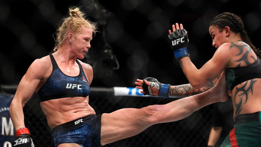 Holly Holm enfrenta Raquel Pennington no UFC 246 - Steve Marcus/Getty Images
