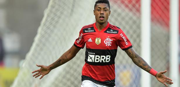 Vídeo: Bruno Henrique marca 3 gols e pede música no Fantástico FlaResenha