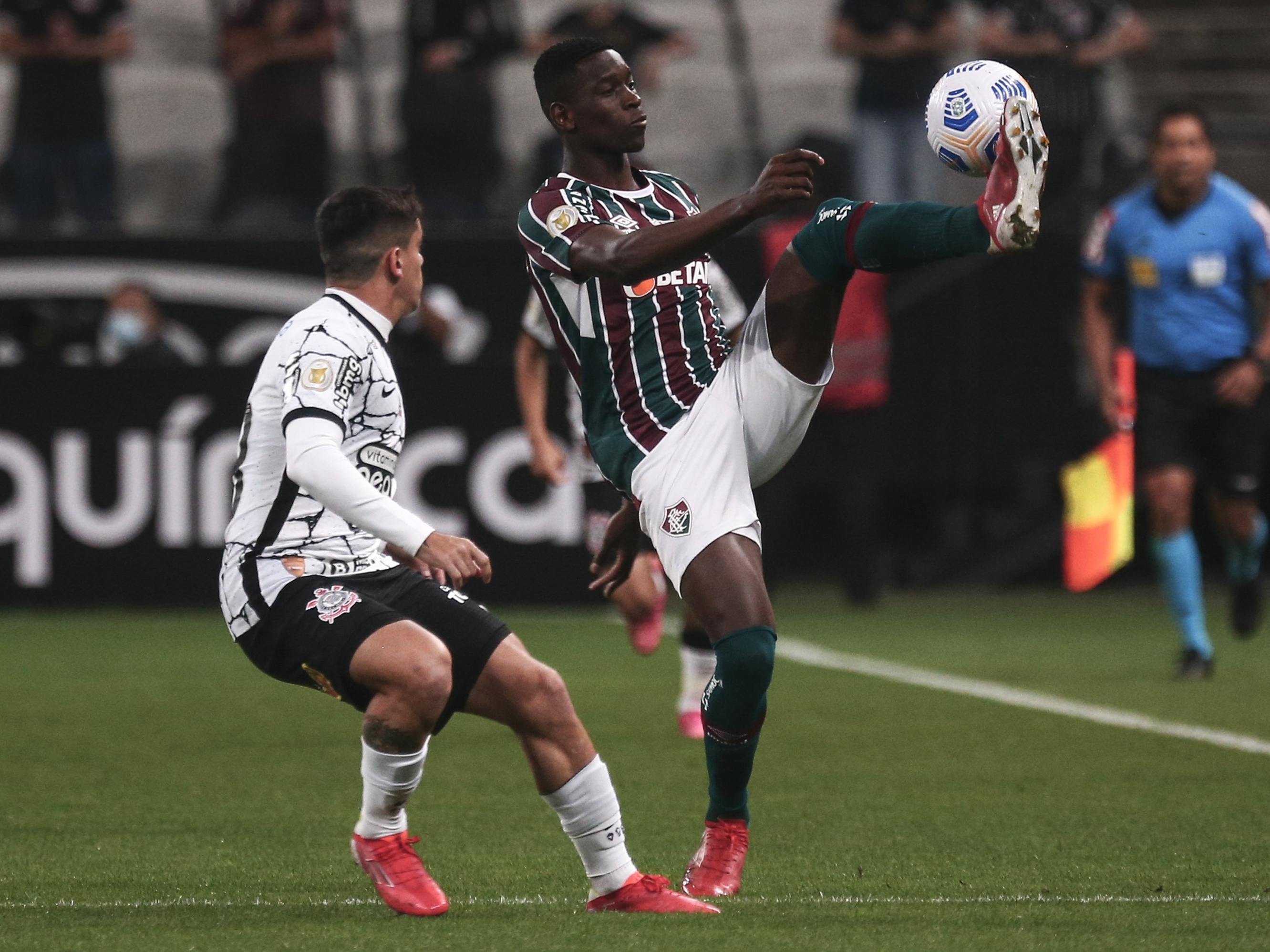 Corinthians perde Fagner para duelo contra o São Paulo, e Willian também deve ser desfalque