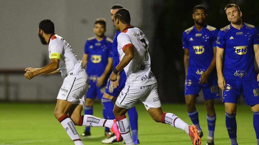 Wallace comemora gol do Vitória contra o Cruzeiro pela Série B - JEFFERSON PEIXOTO/ESTADÃO CONTEÚDO