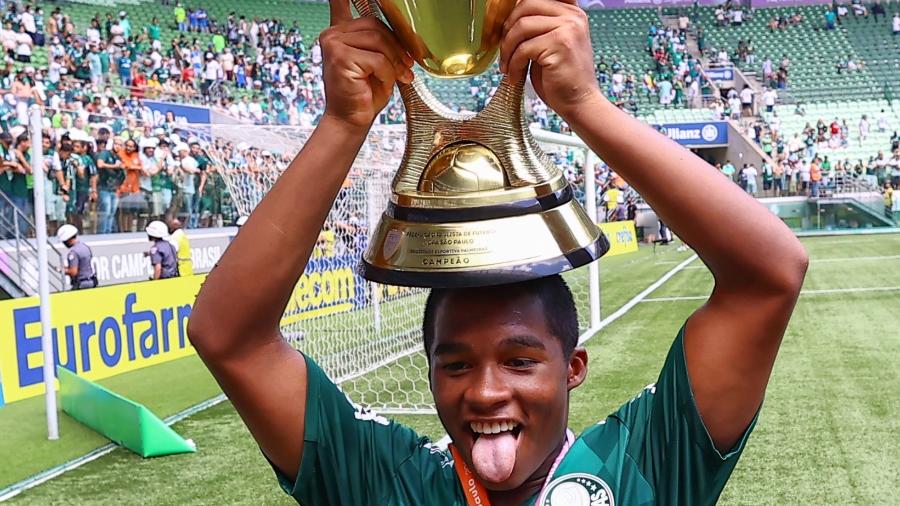 Atacante Endrick comemora título da Copinha 2022 pelo Palmeiras  - Marcello Zambrana/AGIF