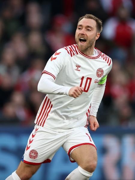 Eriksen comemora gol pela Dinamarca em amistoso contra a Sérvia, em estádio onde sofreu parada cardíaca - Martin Rose/Getty Images