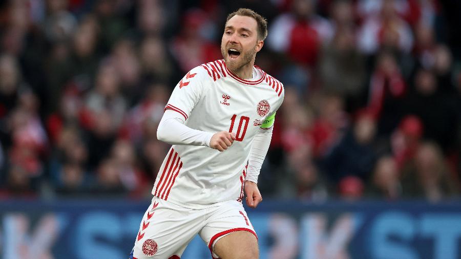Eriksen comemora gol pela Dinamarca em amistoso contra a Sérvia - Martin Rose/Getty Images