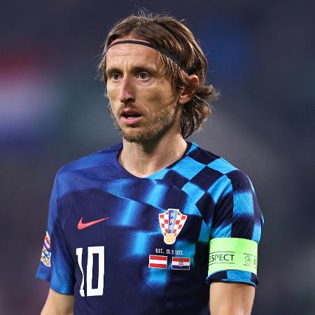 Luka Modric em ação com a camisa da seleção da Croácia - Robbie Jay Barratt - AMA/Getty Images
