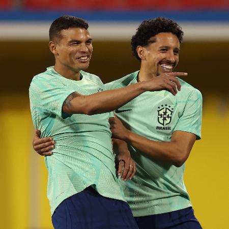 Thiago Silva e Marquinhos se divertem durante treino da seleção no Qatar - Christopher Lee/Getty Images