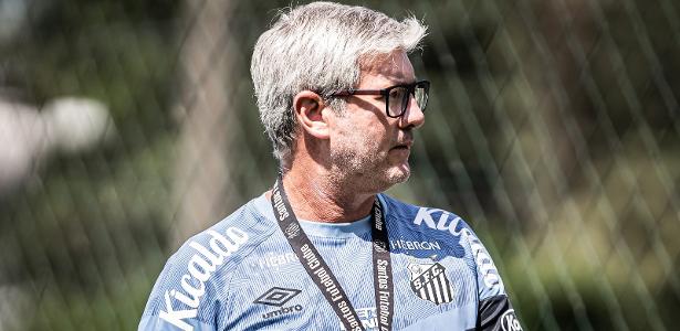 Odair Hellman admite pior atuação e pede desculpas ao torcedor do Santos -  Diário do Peixe