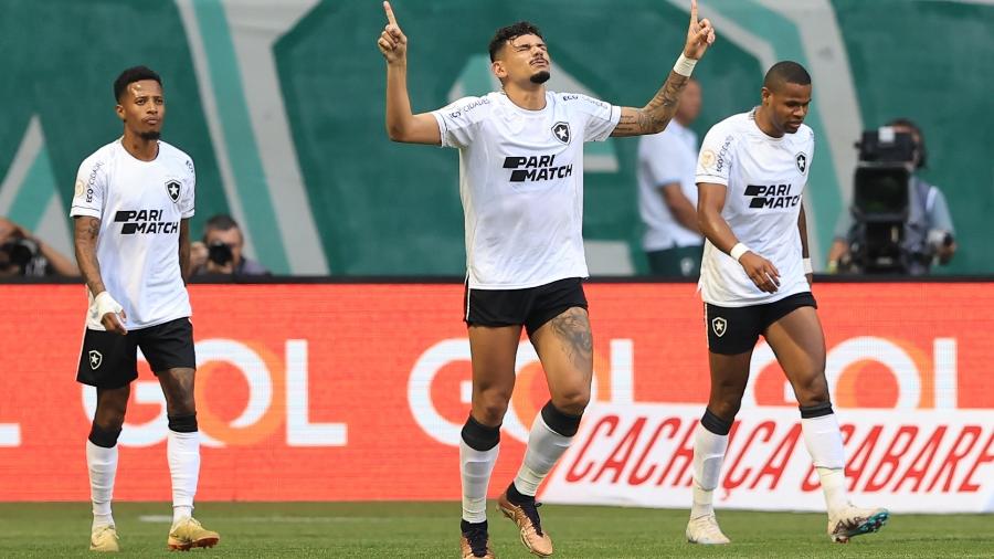 Tiquinho Soares, do Botafogo, comemora gol contra o Palmeiras pelo Brasileirão: triunfo de líder - Marcello Zambrana/AGIF