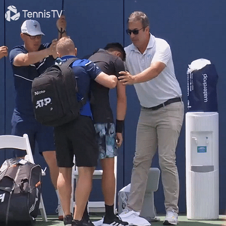 Tenista chinês desmaia durante partida do ATP 500 em Washington