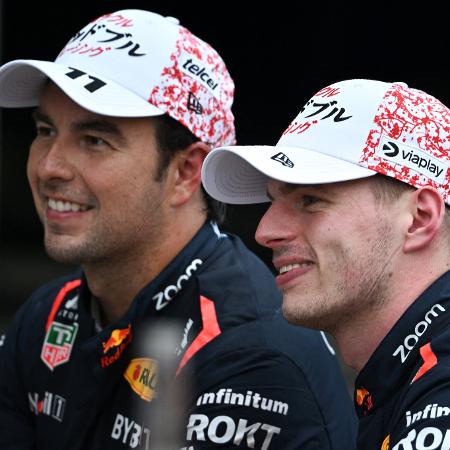 Sergio Pérez (esq.) ao lado de Max Verstappen, após o GP do Japão