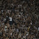 Yara: Torcedor do Botafogo conta como levou taça de campeão para bar; veja