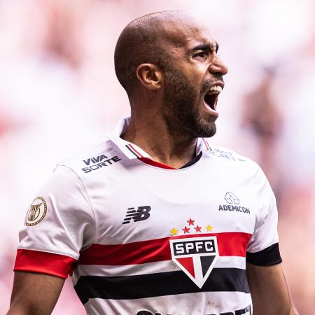 Lucas comemora gol marcado pelo São Paulo