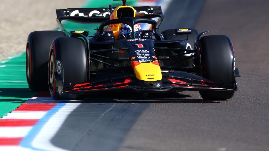 Max Verstappen, da Red Bull, durante os treinos livres do GP da Emilia Romagna - Divulgação/Red Bull