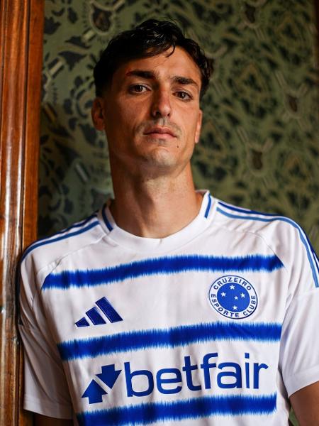 Nova camisa do Cruzeiro para a temporada 2025