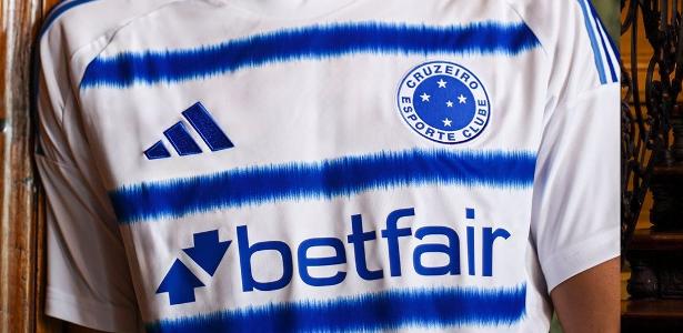 Cruzeiro apresenta nova camisa oficial para a temporada 2025